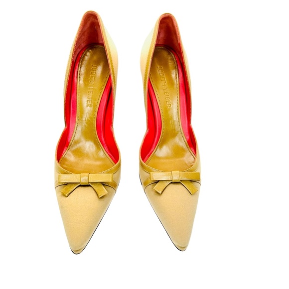 Judith Leiber NWD beige satin and leather 4” high heel pump Sz 8 - Picture 12 of 14
